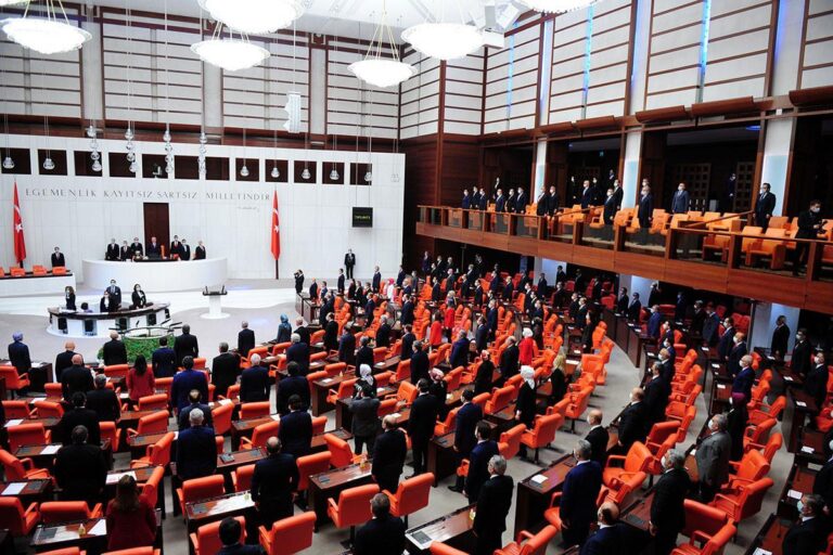 meclis-tatil-tarihi-2025-resmi-gazete-karari-meclis-ne-zaman-tatile-girecek-tbmm-ne-zaman-kapanacak-bazi-komisyonlar-tatilde-de-calisacak-iste-28-donem-3-yasama-yili-takvimi-mE47Yjqs.jpg